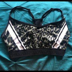 PINK Victoria’s Secret lightly lined sports bra